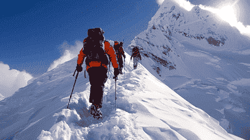 Teamwork on the Trail: Building Bonds and Overcoming Obstacles in Mountaineering